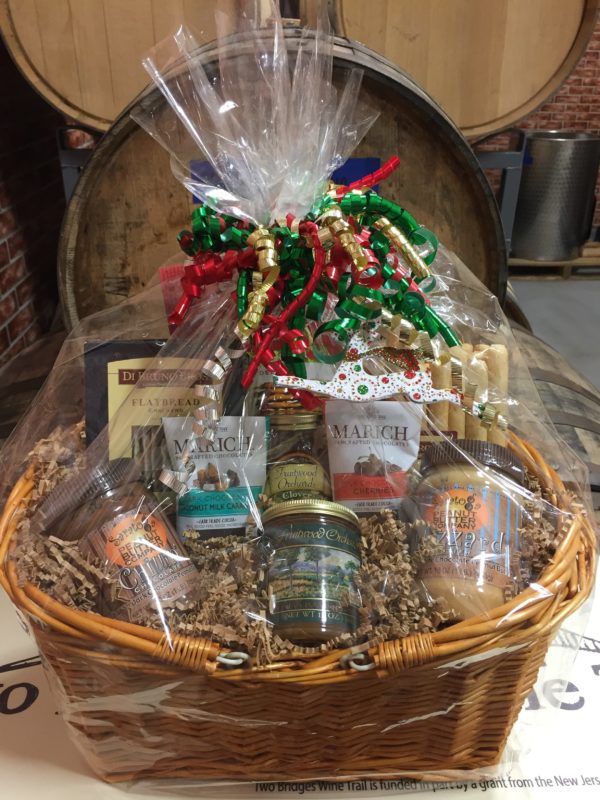 large gift basket - Monroeville Winery